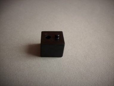 Черно пластмасово кубче